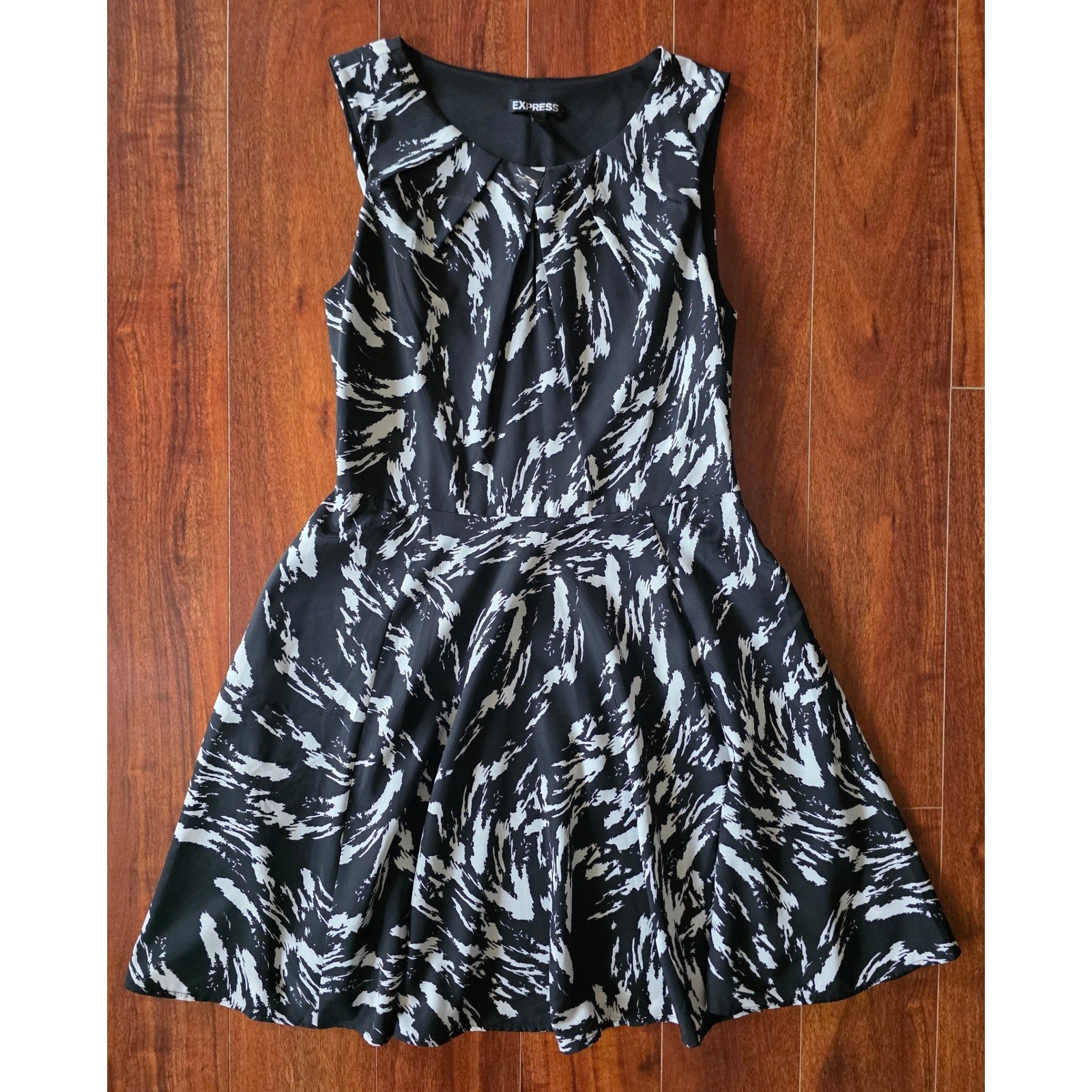 Express Women Black White Abstract Brushstroke Fit And Flare Skater Dress Size 6